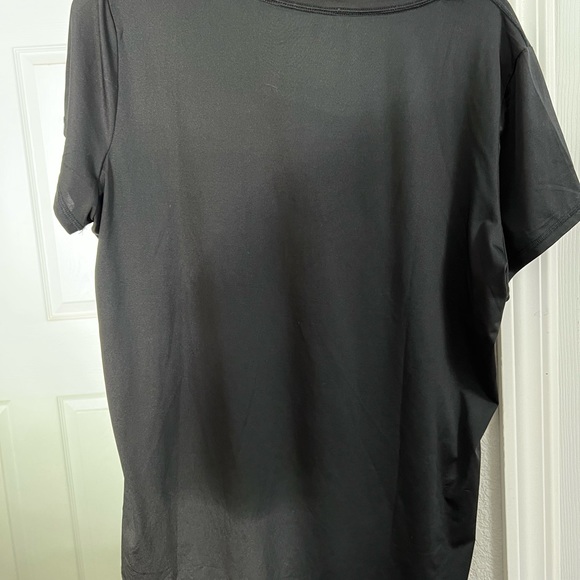 Workout top - Picture 2 of 3